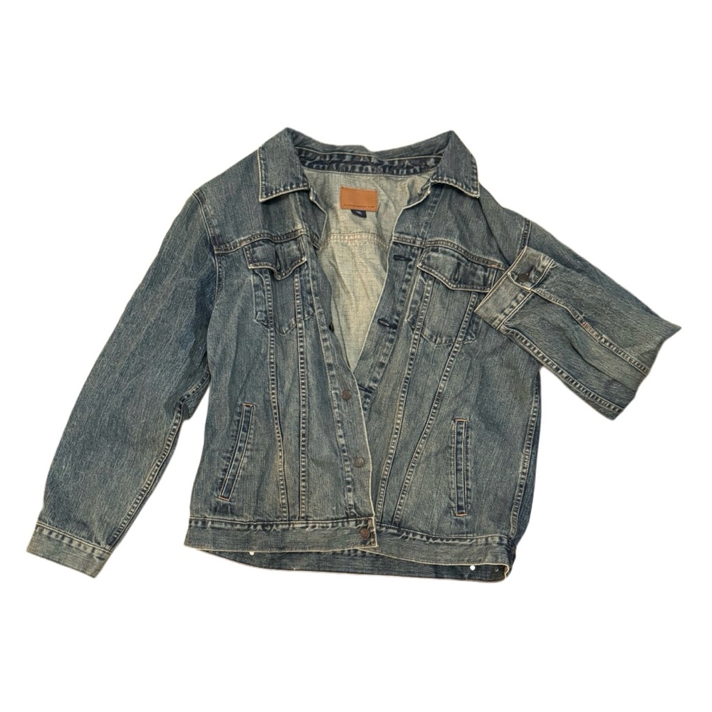 Blue 90s Levi’s Jean Jacket with Distressed Look and Relaxed Fit Oversized